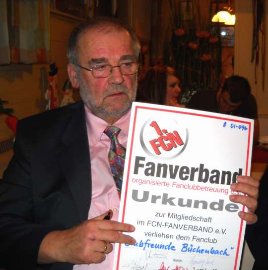 Büchenbacher Clubfreunde versteigerten Christbaum